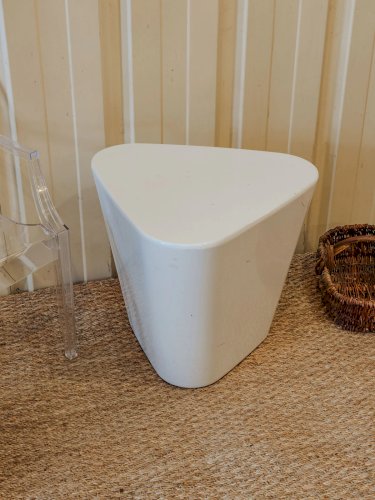 Sacha, le guéridon laqué blanc N°20