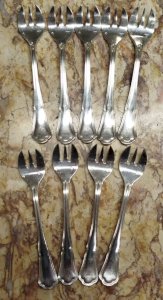 SAINT MEDARD Set of 8 OYSTER SPOONS Silver Metal Silverware 7.2VitC 19/12