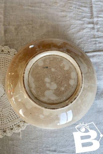 Saladier ancien en terre de fer à décor floral vert et orange