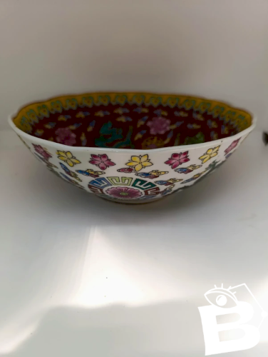 saladier en porcelaine datant du milieu du 20eme siecle reproduction  de lepoque Ming en bon etat