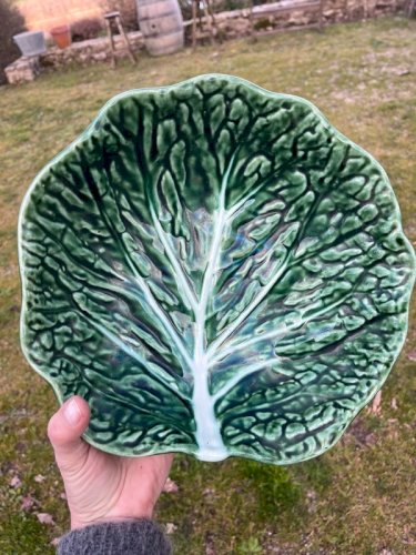 Saladier feuille de chou en barbotine portugaise