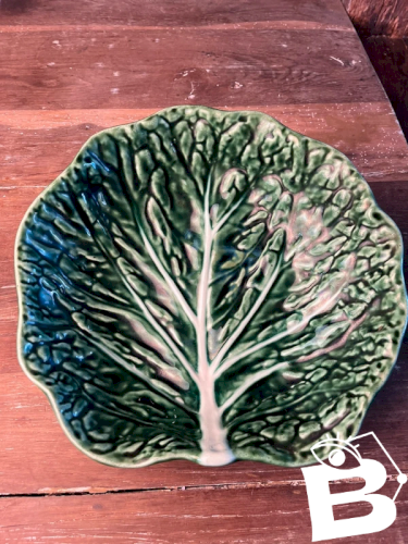 Saladier feuille de chou en barbotine portugaise