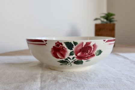 Saladier vintage Sarreguemines modèle Cibon faïence - Décor fleuri rouge