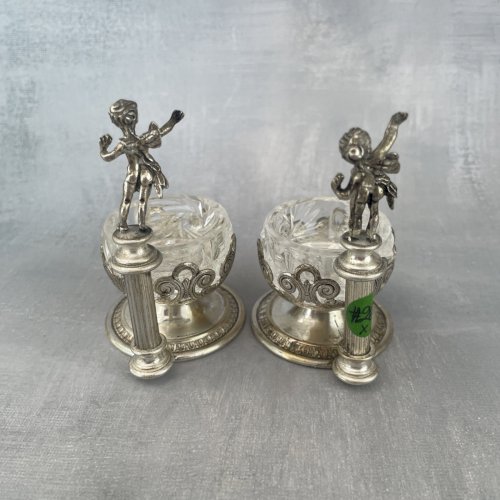Saleron salière métal argenté plaqué argent surmonté d'un ange angelot putti