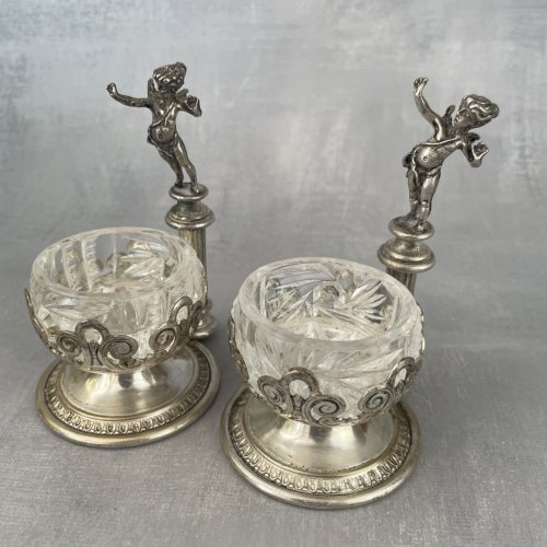 Saleron salière métal argenté plaqué argent surmonté d'un ange angelot putti