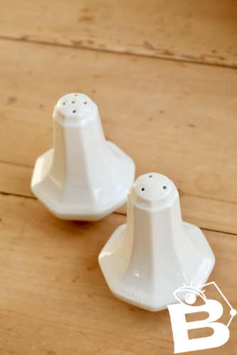 Salière et poivrier vintage porcelaine anglaise motif Perle - Johnson Broth