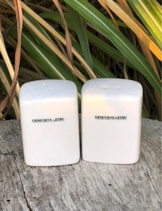 Salière et poivrière blanches Geneviève Lethu