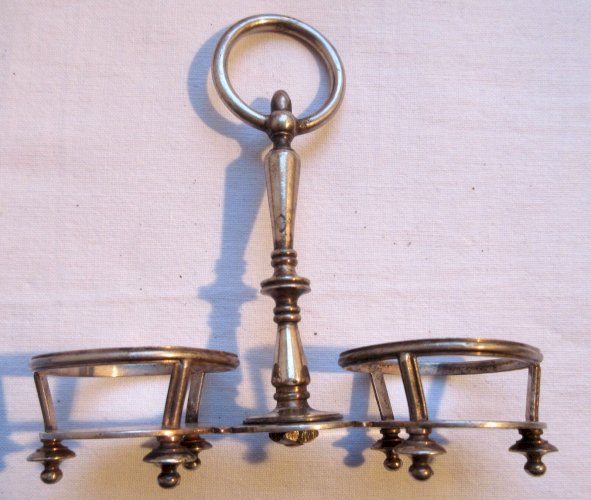 Salière métal argenté signée CHRISTOFLE, manque les salerons en cristal