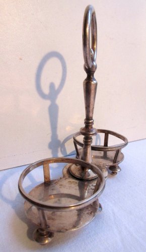 Salière métal argenté signée CHRISTOFLE, manque les salerons en cristal