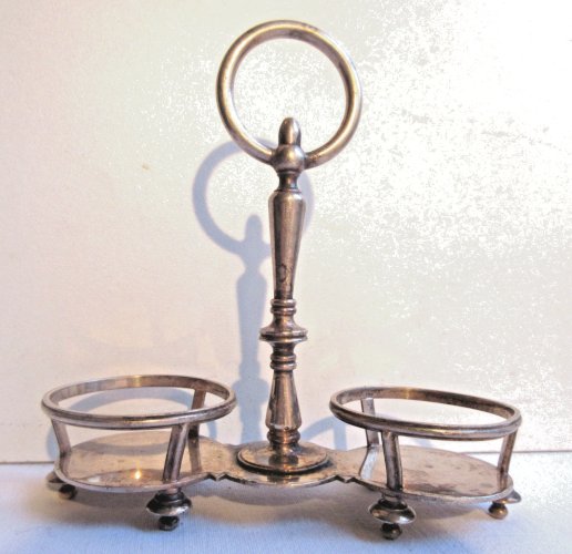 Salière métal argenté signée CHRISTOFLE, manque les salerons en cristal