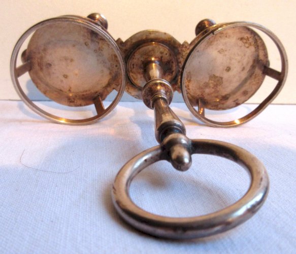 Salière métal argenté signée CHRISTOFLE, manque les salerons en cristal