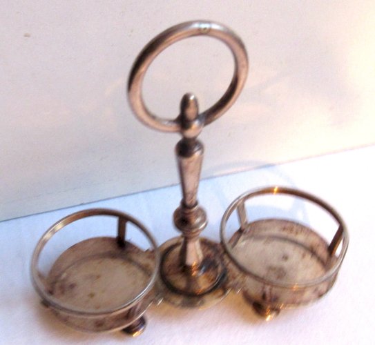 Salière métal argenté signée CHRISTOFLE, manque les salerons en cristal