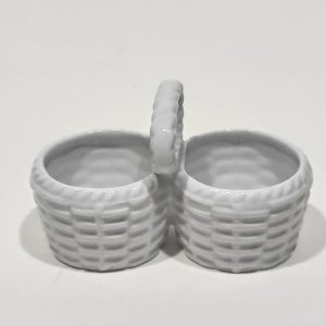 Salière, poivrière en forme de panier, porcelaine blanche de Limoges