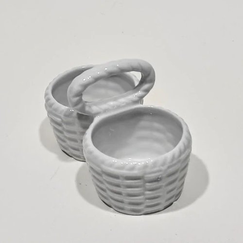 Salière, poivrière en forme de panier, porcelaine blanche de Limoges