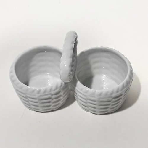 Salière, poivrière en forme de panier, porcelaine blanche de Limoges