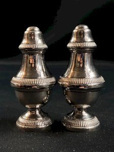 Salière poivrière en métal argenté de style Louis XVI Sel & poivre