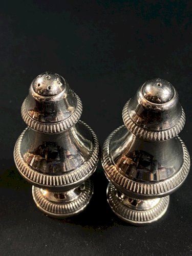 Salière poivrière en métal argenté de style Louis XVI Sel & poivre