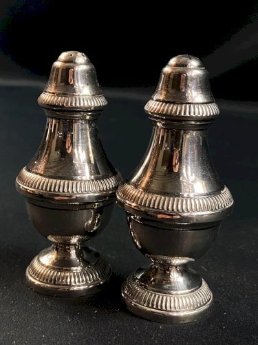Salière poivrière en métal argenté de style Louis XVI Sel & poivre
