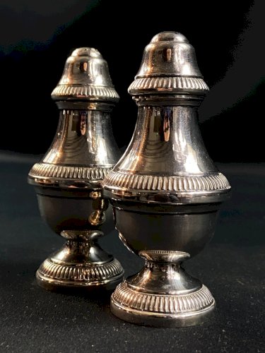Salière poivrière en métal argenté de style Louis XVI Sel & poivre
