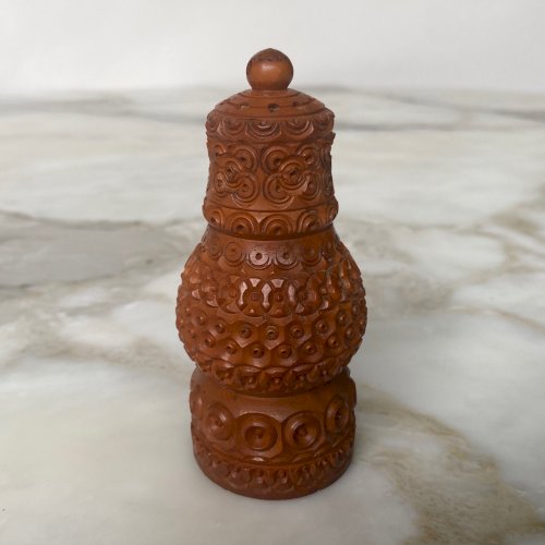 Salière sculptée en corozo XIXe M4075
