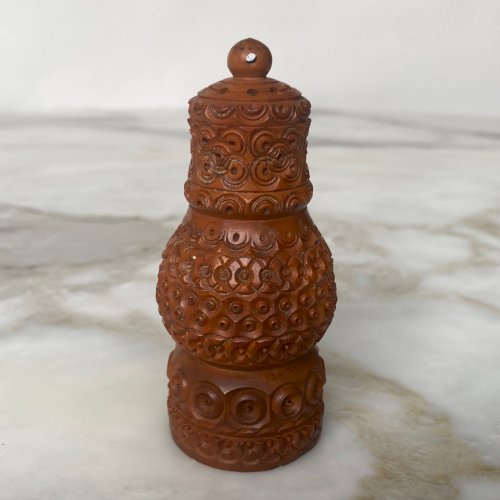 Salière sculptée en corozo XIXe M4075