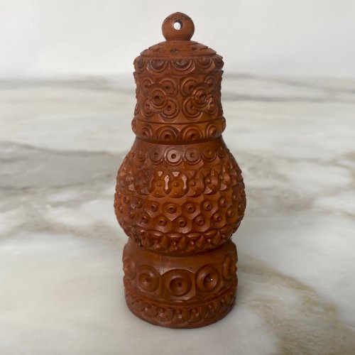 Salière sculptée en corozo XIXe M4075