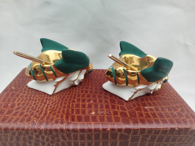 Salière et poivrière en forme de papillon, porcelaine, manufacture illisible, ancien 