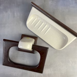 Salle de bain porte savon et porte serviette bois et faïence craquelée vintage