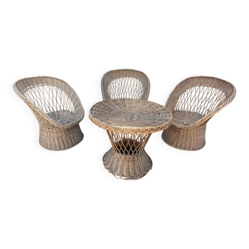 salon avec 3 fauteuils en osier