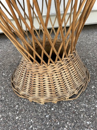 salon avec 3 fauteuils en osier