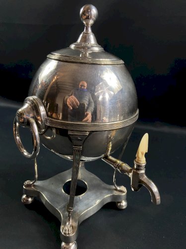 Samovar fontaine à eau chaude en métal argenté anglais fin XIXe