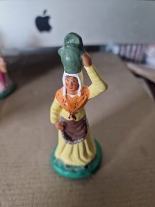 santon M chave  -Femme A La Cruche