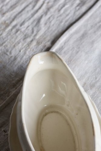 Saucière ancienne en faïence ivoire Villeroy & Boch