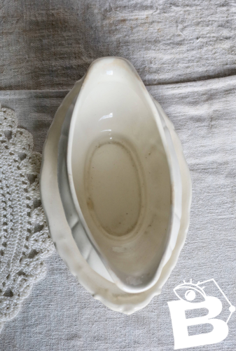 Saucière ancienne en faïence ivoire Villeroy & Boch