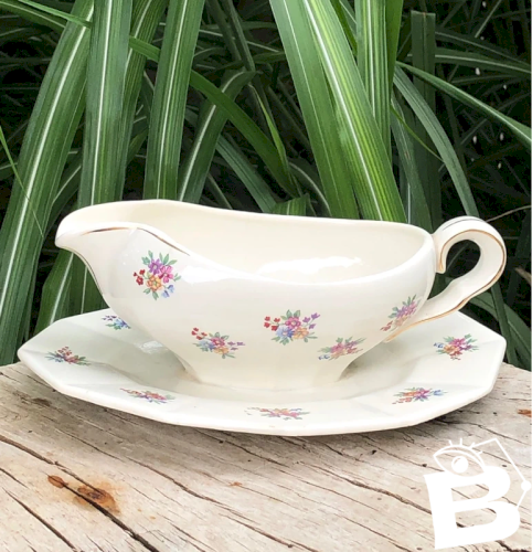 Saucière ancienne en porcelaine Céranord