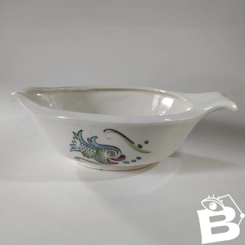 Saucière ancienne en porcelaine semi opaque de Céranord