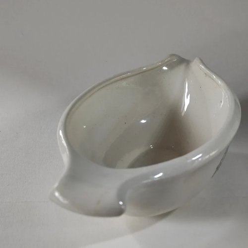 Saucière ancienne en porcelaine semi opaque de Céranord