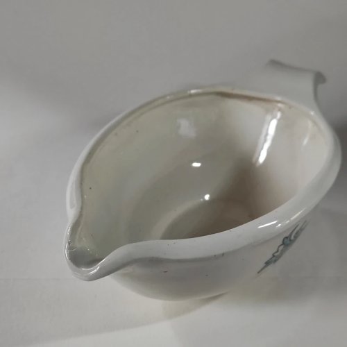 Saucière ancienne en porcelaine semi opaque de Céranord