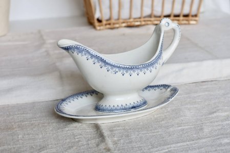 Saucière ancienne en terre de fer – Modèle Bordure