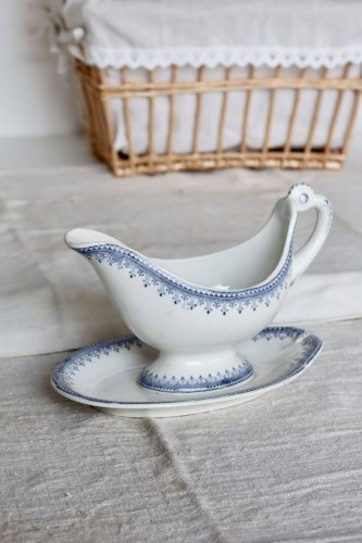 Saucière ancienne en terre de fer – Modèle Bordure