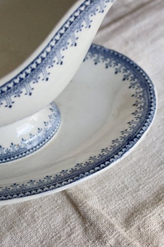 Saucière ancienne en terre de fer – Modèle Bordure