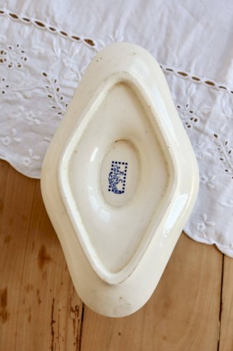 Saucière ancienne en terre de fer Salins - Modèle Damier