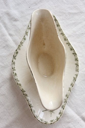 Saucière ancienne terre de fer ivoire décor vert floral et papillons