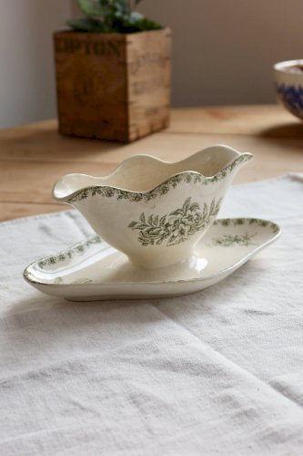 Saucière ancienne terre de fer ivoire décor vert floral et papillons