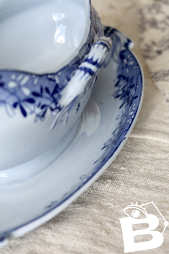 Saucière antique faïence U&C Sarreguemines - Modèle Mimosa