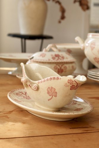 Saucière antique terre de fer rouge Lunéville modèle Lucien