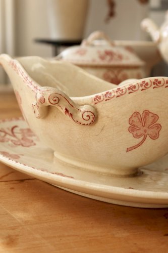 Saucière antique terre de fer rouge Lunéville modèle Lucien