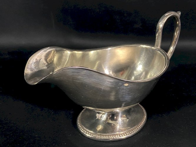 Saucière en métal argenté de style Louis XVI