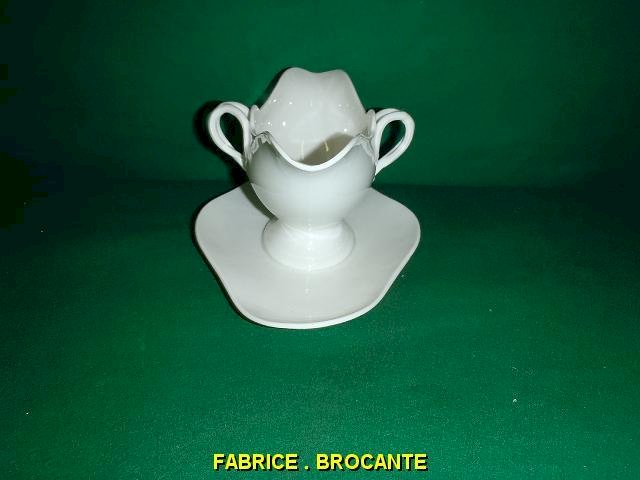SAUCIERE EN PORCELAINE BLANCHE