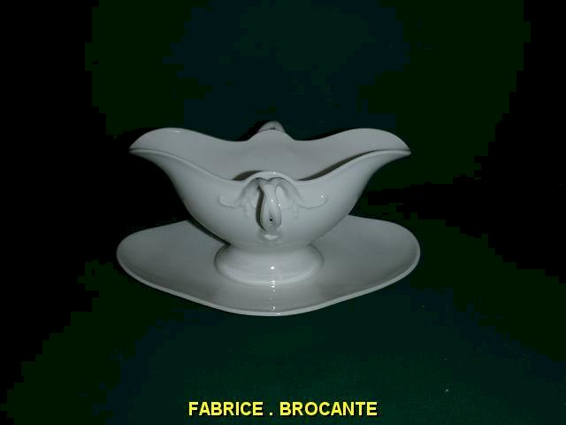 SAUCIERE EN PORCELAINE BLANCHE